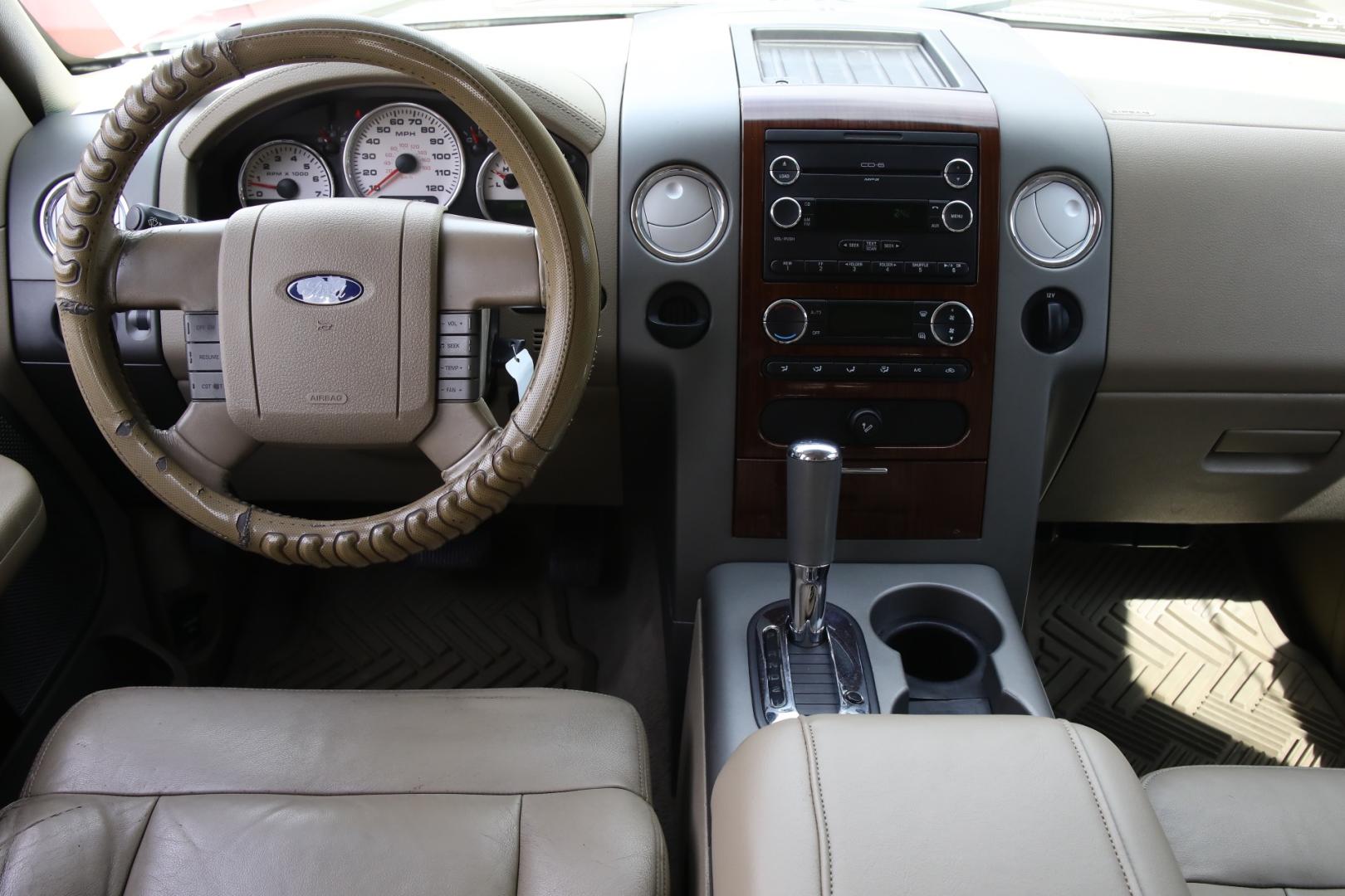 2008 WHITE FORD F-150 Lariat SuperCrew 2WD (1FTPW12V68F) with an 5.4L V8 SOHC 24V FFV engine, 4-SPEED AUTOMATIC transmission, located at 420 E. Kingsbury St., Seguin, TX, 78155, (830) 401-0495, 29.581060, -97.961647 - Photo#11